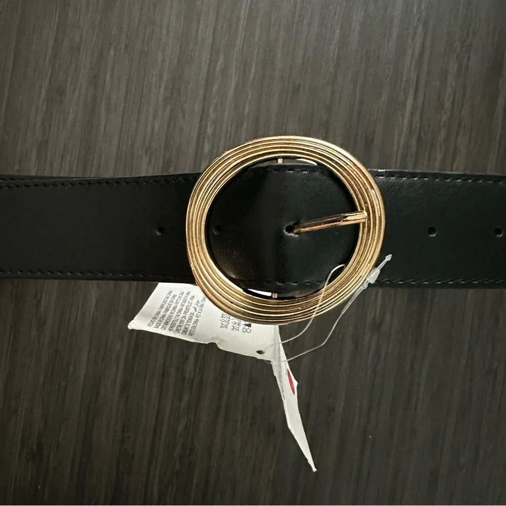 Zara Round Textured Buckle Belt in Black